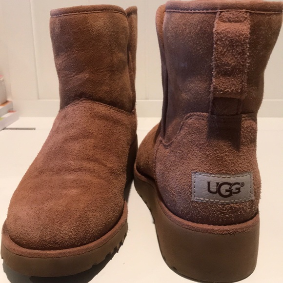 UGGS - Picture 3 of 4